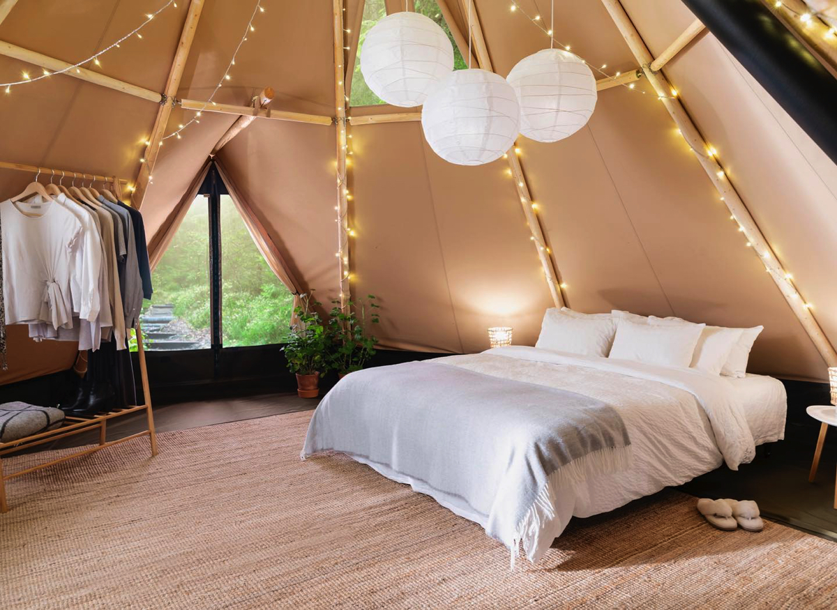 GLAMPING YELLOWSTONE: 7+ EXPERIENCES YOU'LL NEVER FORGET