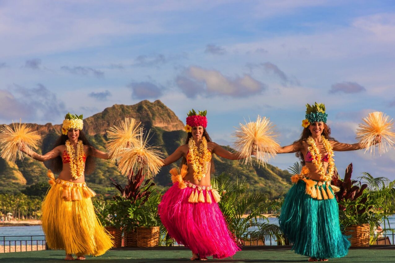 12 ABSOLUTE BEST LUAU IN OAHU YOU'VE GOT TO SEE