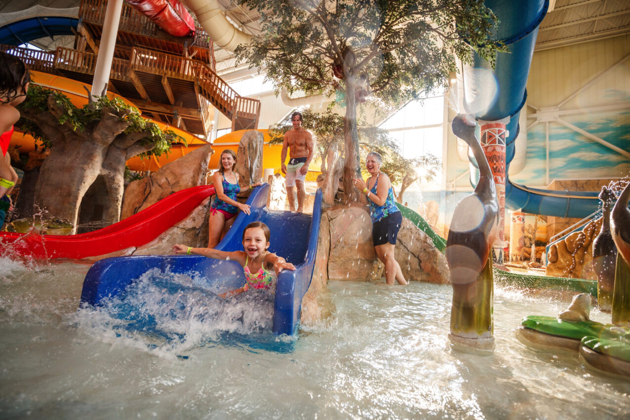 6 FANTASTIC INDOOR WATER PARKS WISCONSIN DELLS LIKES TO BRAG ABOUT