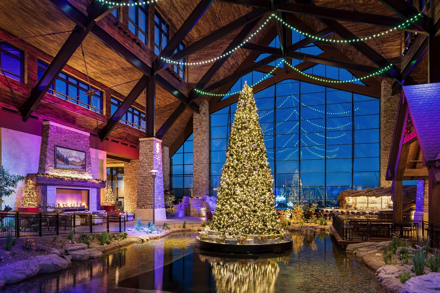 GAYLORD ROCKIES CHRISTMAS: YOUR GUIDE TO A FESTIVE FAMILY TRADITION